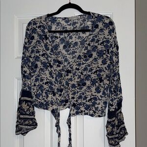 American Eagle Outfitters Blue and Cream Floral Blouse